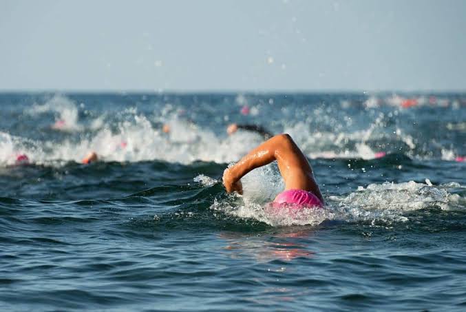 Entrenamiento de natación en mar abierto en Valencia